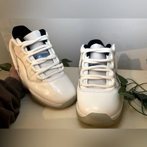 JORDAN 11 RETRO LOW, LEGEND BLUE!!!, SIZE MENS 5.5, WOMENS 7.5!
